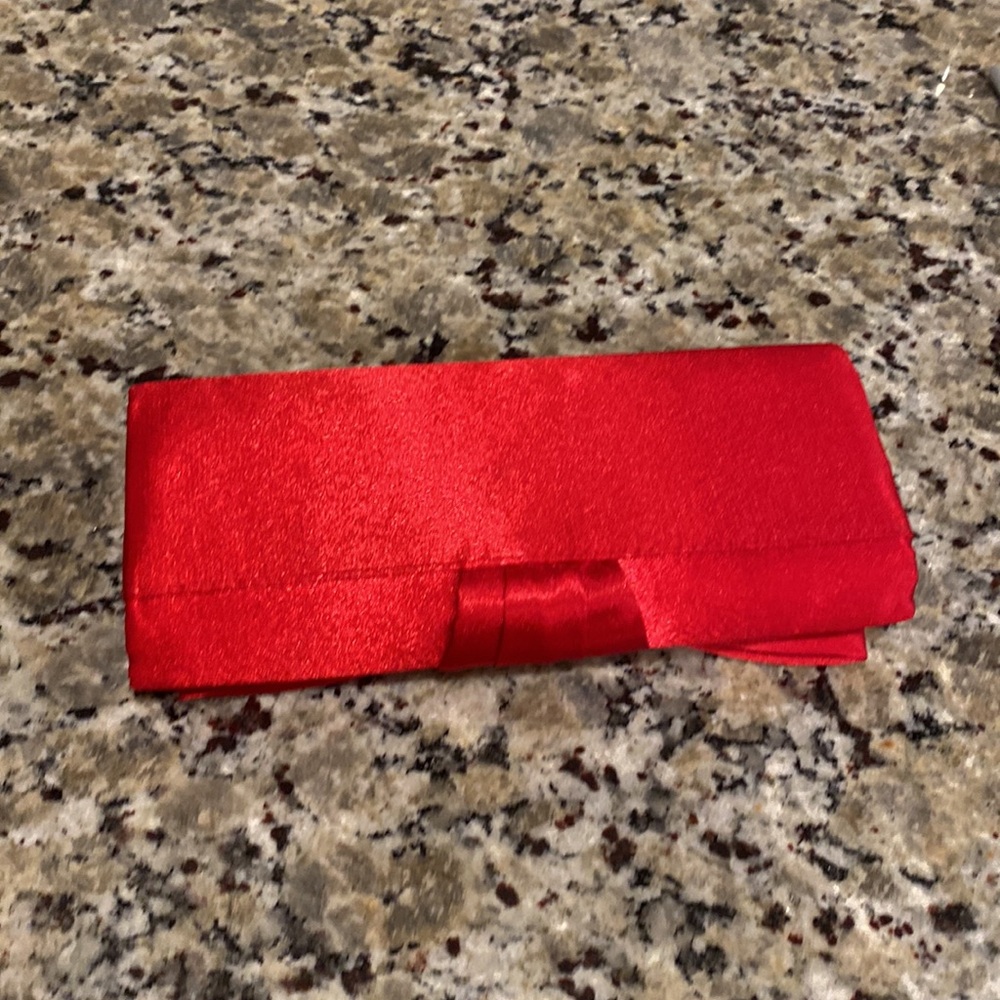 Red clutch/purse by Jacqueline Ferrar - Picture 4 of 7